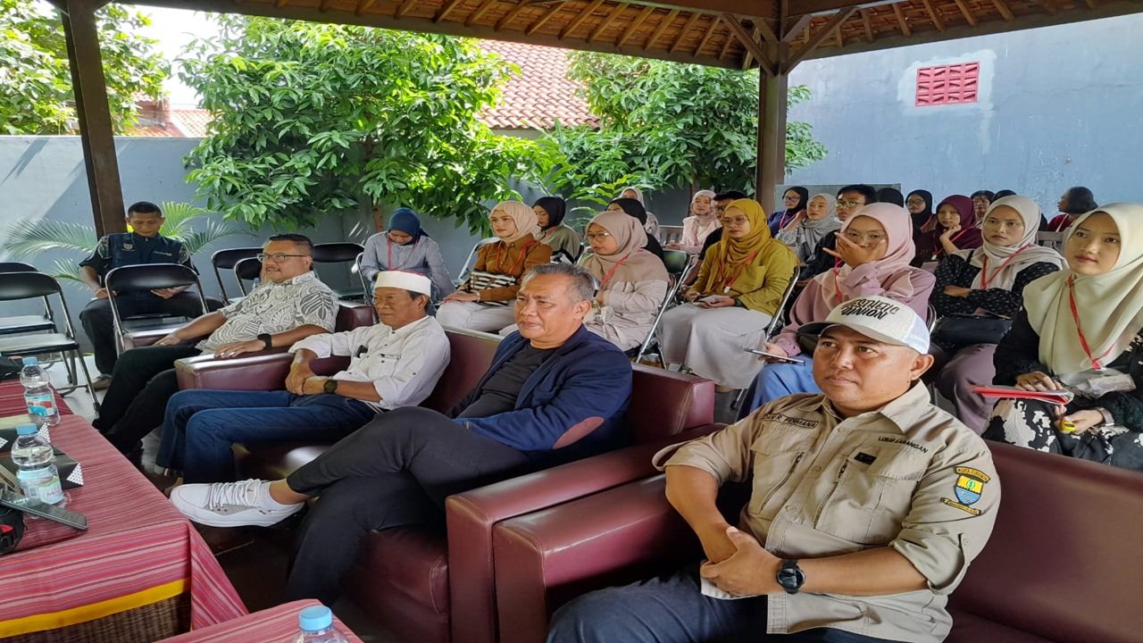 Workshop Membatik Tanpa Canting di Kampung Wisata Batik Proklim dan Keberagaman RW.08 Merbabu asih